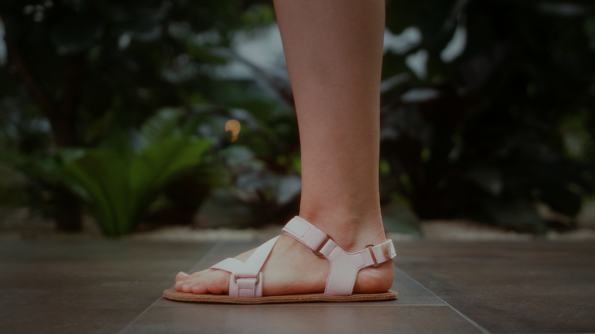Experience the barefoot comfort - Switch to Be Lenka barefoot.